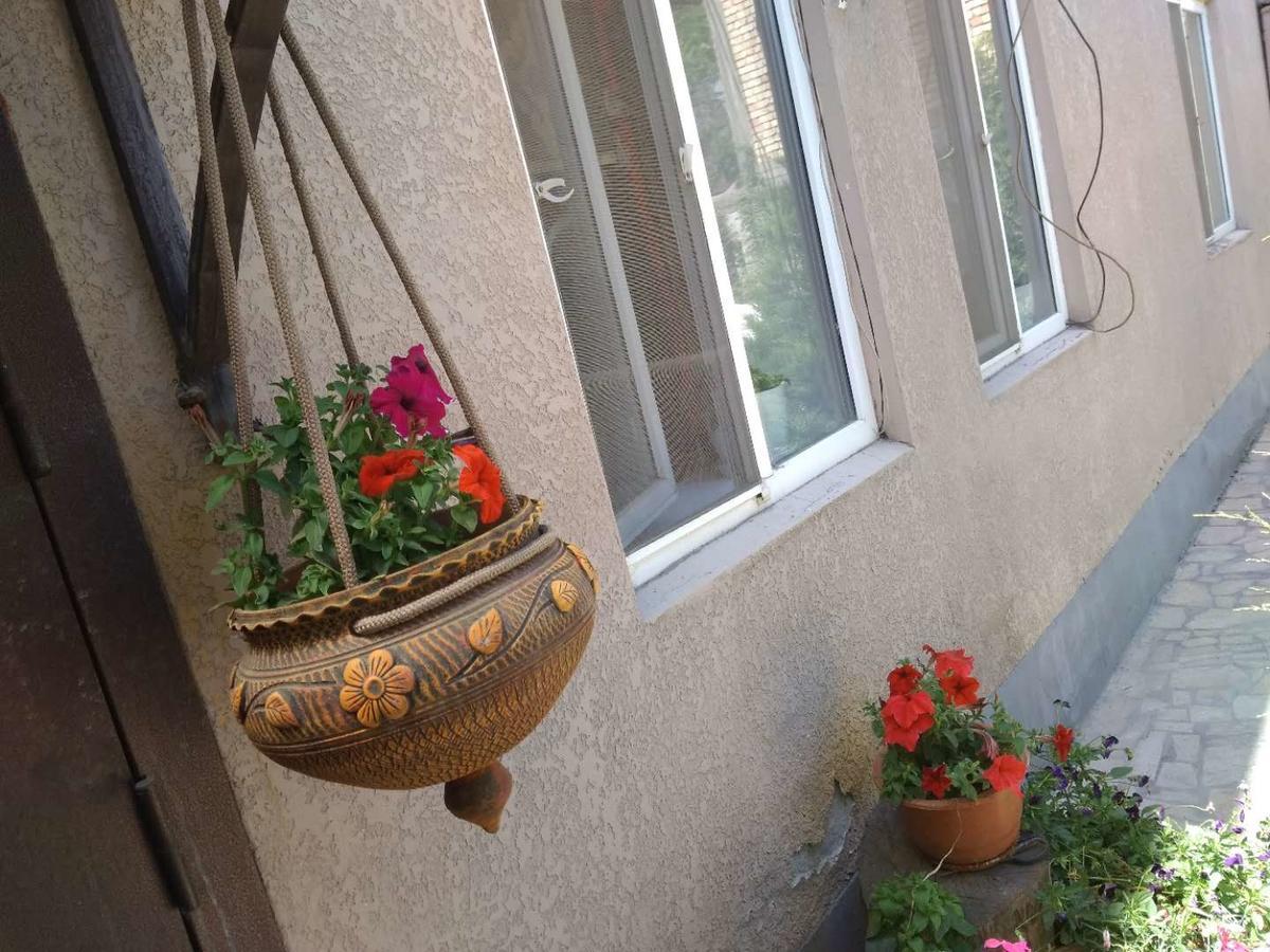 Saima Guest House Ош Екстериор снимка