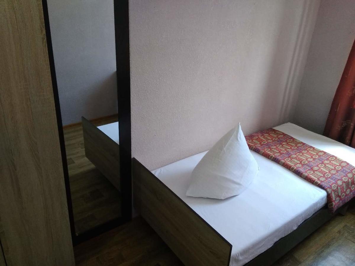 Saima Guest House Ош Екстериор снимка